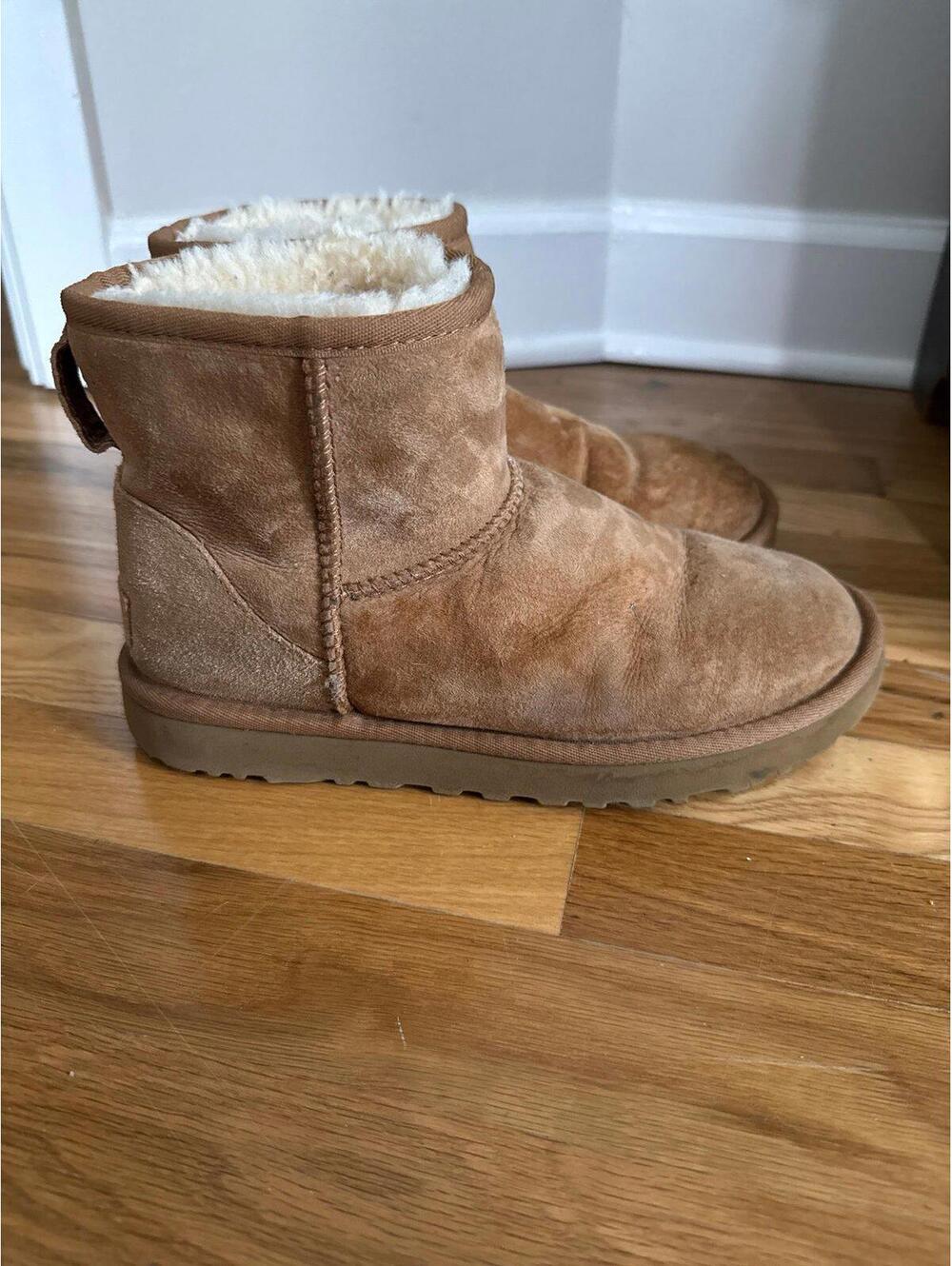 UGG Classic Mini Size 7